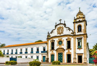 Pernambuco 'daki Olinda şehrinde tarihi bir barok kilisesinin cephesi