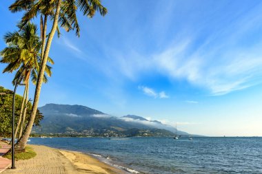 Sao Paulo eyaletinin kuzey kıyısındaki Ilhabela şehrinde deniz ve dağlar