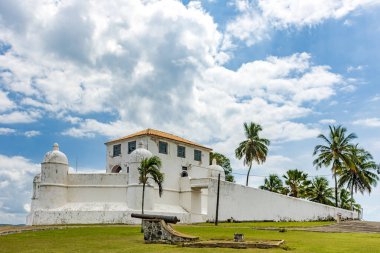 Monte Serrat Kalesi 17. yüzyılın sonunda Bahia 'daki Salvador şehrinde inşa edildi.