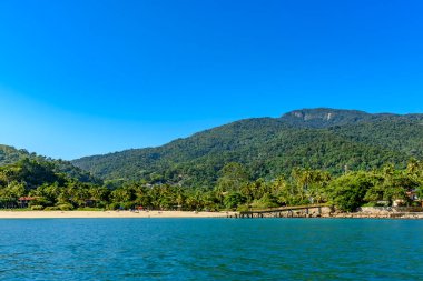 Ilhabela 'daki Feiticeira plajı.