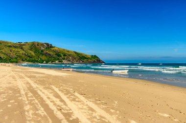 Sao Paulo 'nun kuzey kıyısındaki Ilhabela adasındaki Bonete sahilinde güneşli bir sabah