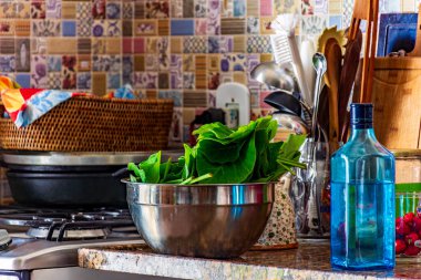 Gerçek bir mutfak sahnesi ve varius oyuncakları.