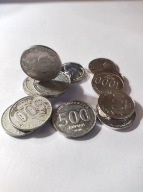 Endonezya madeni parası. Arka plan izole edildi. Tasarruf kavramı