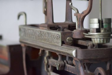 Paslı bir antika endüstriyel ölçekte yakın plan.