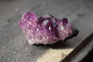 Makro mineral kuvars taş ametistini kapat