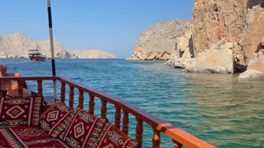  Khasab, Musandam ve Umman 'ın çarpıcı fiyortları ve kıyılarında geleneksel bir yemekle dolaşın. Yüksek kalite fotoğraf