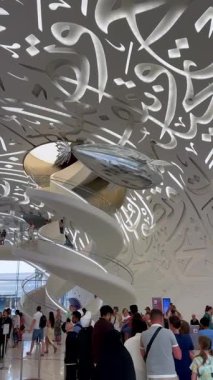 Gelecek Müzesi 'nin içinde, Dubai' de bir yer olmalı. 18 Ağustos 2024, Dubai. BAE. Yüksek kalite 4k görüntü