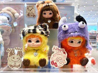 Dubai, BAE - 31.08.2025. Wakuku oyuncakları sergileniyor, viral kör kutu koleksiyonu TikTok 'ta moda, bütçe Labubu sansasyonu.