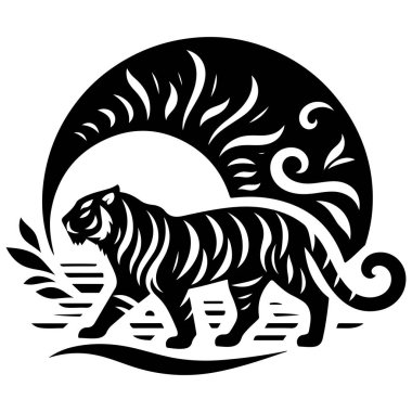 Görkemli bir kaplan, çarpıcı siyah beyaz bir resimde betimlenir. Güneş ışığı ve çiçekli arka planda yer alır..