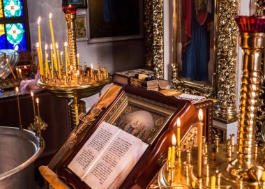 Vaftizin kutsallığı için özellikler. Yakın plan detaylar - Hıristiyan kilisesindeki vaftiz törenindeki özellikler