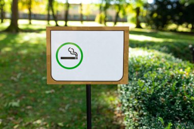 Toplum içinde sigara içme alanı tabelası. Yatay Pankart