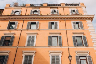 Roma 'nın mimarisi. Karakteristik görünüşü olan bir bina. Trastevere Bölgesi