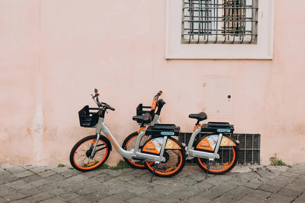 Roma Italia Abril 2022 Alquiler Sistemas Eléctricos Para Compartir Bicicletas —  Fotos de Stock