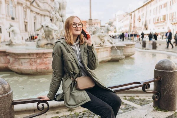 Šťastná Blonďatá Turistka Stojí Slavném Piazza Navona Římě Itálie Koncept — Stock fotografie
