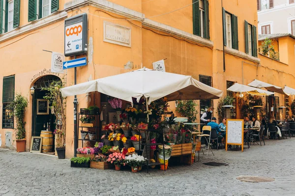 Řím Itálie Dubna 2022 Čerstvé Květiny Prodej Italském Květinovém Trhu — Stock fotografie