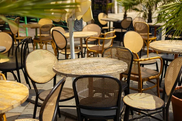 Empty Restaurant Summer Terrace Tables Chairs Reastaurant Tables Waiting Customers — Stock Photo, Image