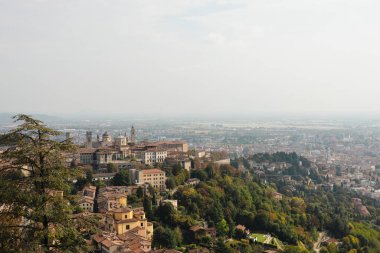 Old Town Citta Alta Bergamo San Vigilio Tepesi'nden manzaraya. Bergamo, İtalya