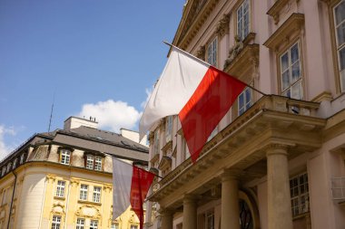 Bratislava bayrağı iki yatay çizgiden oluşur.