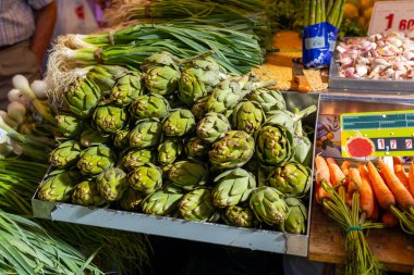 meyve ve sebze standı, enginar manzarası