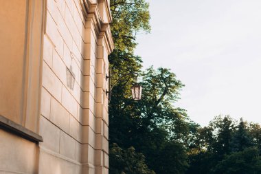 Viktorya döneminin klasik sokak feneri o zamanlar kapalıymış. Eski sokaktaki lamba..