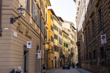 16.03.2023 Floransa, İtalya - İtalya 'nın merkezinden Dar sokak manzarası