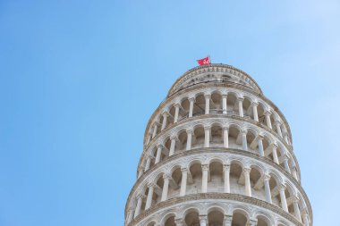 Eğik Pisa Kulesi 'nin meşhur bakış açısı.