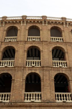 Valencia Arena Plaza de Toros İspanya'nın beklediği sokakta
