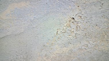Çatlamış ve yıpranmış beyaz duvar, birden fazla çatlak ve çatlaklar, tasarım ve mimari için gerilmiş yüzey dokusu