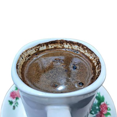 Beyaz fincanlı bir fincan koyu siyah kahve, beyaz arka planda izole edilmiş küçük bir fincan çay tabağı, Cafe Menü için klasik sıcak içecek, kahve aşıkları ve reklamcılık.