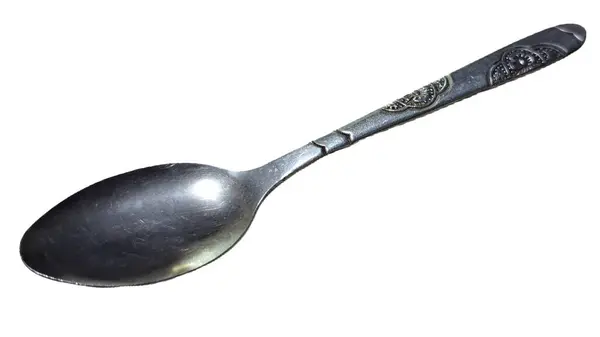 Beyaz Arkaplan Üzerine Antik Küçük Kaşık, Yüksek Çözünürlüklü Makro Vuruş, Klasik ve Zarif Utensil, Eşsiz Koleksiyon Ögesi, Tarihi ve Mutfak Teması İçin Mükemmel