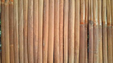 Doğal bambu döşeme arka planı. Sürdürülebilir ahşap doku, geleneksel mimari ve çevre dostu tasarım öğesi. Organik ve kırsal