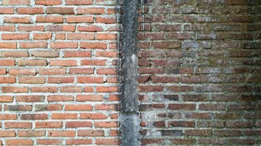 Kırmızı Tuğlaların Yatay Sıraları ve Gri Çimento, Gayrimenkul Sunumları İçin Uygun Klasik Duvar Dokusu, İç Tasarım Görselleri ve Web Sitesi Başlıkları