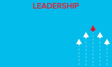 Liderlik başarısı kavramı kağıt uçak mavi arka planda uçar. Yeni fikir, cesaret, yeni düşünce, yaratıcı karar, farklı düşün. Lider uçak diğer kağıt uçak takipçilerinden uzakta duruyor.