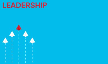 Liderlik başarısı kavramı kağıt uçak mavi arka planda uçar. Yeni fikir, cesaret, yeni düşünce, yaratıcı karar, farklı düşün. Lider uçak diğer kağıt uçak takipçilerinden uzakta duruyor.