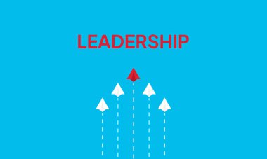 Liderlik başarısı kavramı kağıt uçak mavi arka planda uçar. Yeni fikir, cesaret, yeni düşünce, yaratıcı karar, farklı düşün. Lider uçak diğer kağıt uçak takipçilerinden uzakta duruyor.