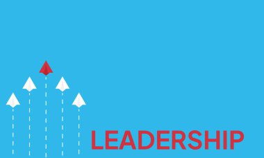 Liderlik başarısı kavramı kağıt uçak mavi arka planda uçar. Yeni fikir, cesaret, yeni düşünce, yaratıcı karar, farklı düşün. Lider uçak diğer kağıt uçak takipçilerinden uzakta duruyor.