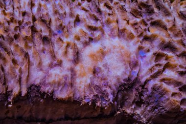 Büyük doğal taşlardan yapılmış desenli arkaplan.