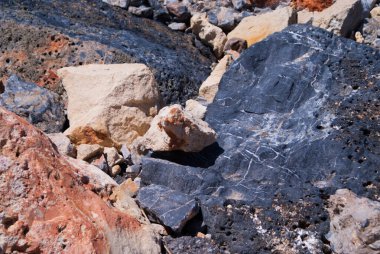 Büyük doğal taşlardan yapılmış desenli arkaplan.