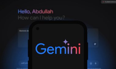 Chittagong, Bangladeş - 07 Eylül 2024: Google Gemini büyük dil modeli Logosu akıllı telefonda gösterilir.