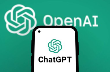 Chittagong, Bangladeş - 07 Eylül 2024: OpenAi ChatGPT logosu akıllı telefonda sergilenmektedir. Yapay zeka şirketi OpenAI