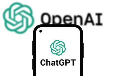 Chittagong, Bangladeş - 07 Eylül 2024: OpenAi ChatGPT logosu akıllı telefonda sergilenmektedir. Yapay zeka şirketi OpenAI