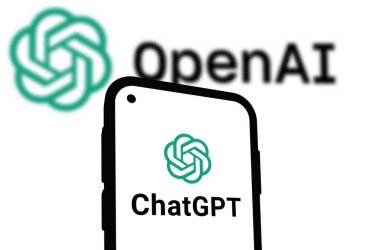 Chittagong, Bangladeş - 07 Eylül 2024: OpenAi ChatGPT logosu akıllı telefonda sergilenmektedir. Yapay zeka şirketi OpenAI