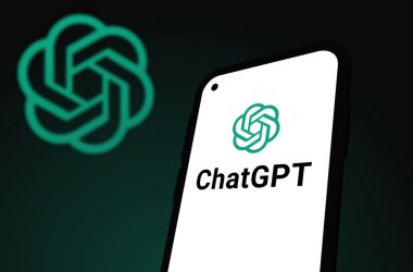 Chittagong, Bangladeş - 07 Eylül 2024: OpenAi ChatGPT logosu akıllı telefonda sergilenmektedir. Yapay zeka şirketi OpenAI