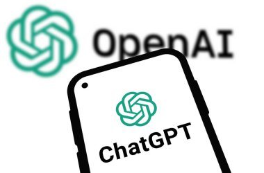 Chittagong, Bangladeş - 07 Eylül 2024: OpenAi ChatGPT logosu akıllı telefonda sergilenmektedir. Yapay zeka şirketi OpenAI