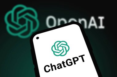 Chittagong, Bangladeş - 07 Eylül 2024: OpenAi ChatGPT logosu akıllı telefonda sergilenmektedir. Yapay zeka şirketi OpenAI