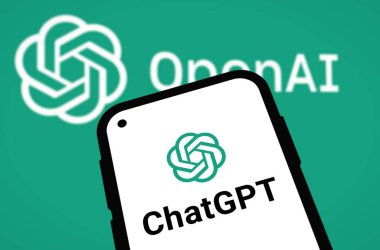 Chittagong, Bangladeş - 07 Eylül 2024: OpenAi ChatGPT logosu akıllı telefonda sergilenmektedir. Yapay zeka şirketi OpenAI