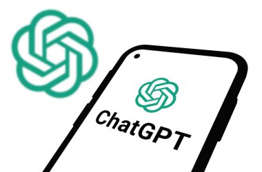 Chittagong, Bangladeş - 07 Eylül 2024: OpenAi ChatGPT logosu akıllı telefonda sergilenmektedir. Yapay zeka şirketi OpenAI