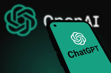 Chittagong, Bangladeş - 07 Eylül 2024: OpenAi ChatGPT logosu akıllı telefonda sergilenmektedir. Yapay zeka şirketi OpenAI