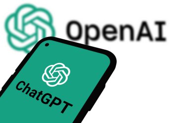 Chittagong, Bangladeş - 07 Eylül 2024: OpenAi ChatGPT logosu akıllı telefonda sergilenmektedir. Yapay zeka şirketi OpenAI