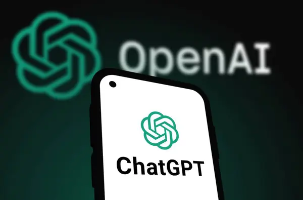 Chittagong, Bangladeş - 07 Eylül 2024: OpenAi ChatGPT logosu akıllı telefonda sergilenmektedir. Yapay zeka şirketi OpenAI